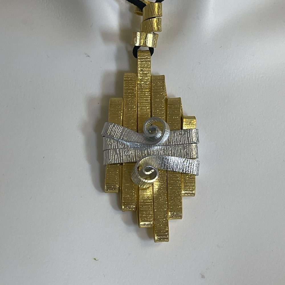 Artistic aluminum jewelry